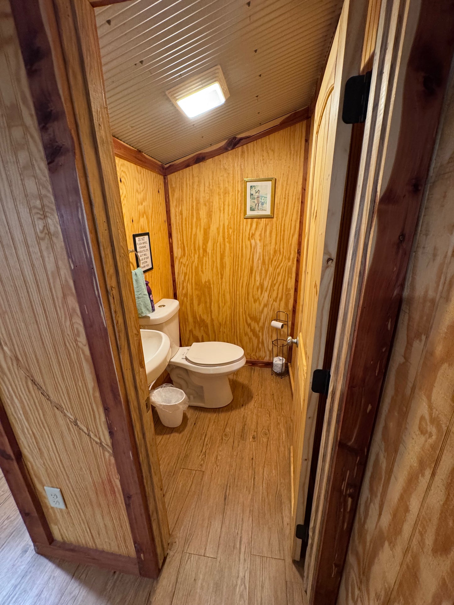 Creekfront Cabin 1 | 3-Bedroom + Loft & 1.5 Bath