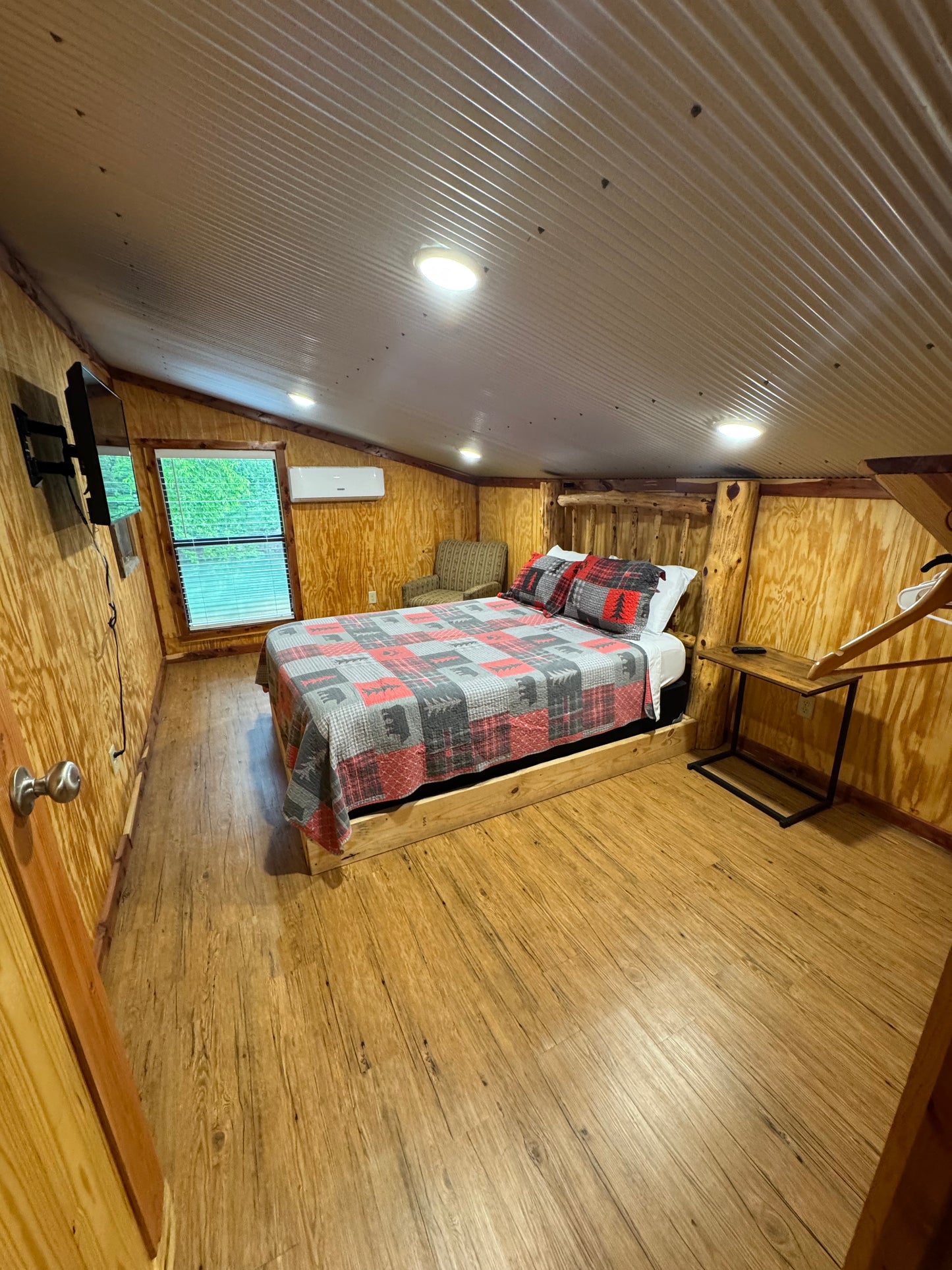 Creekfront Cabin 1 | 3-Bedroom + Loft & 1.5 Bath